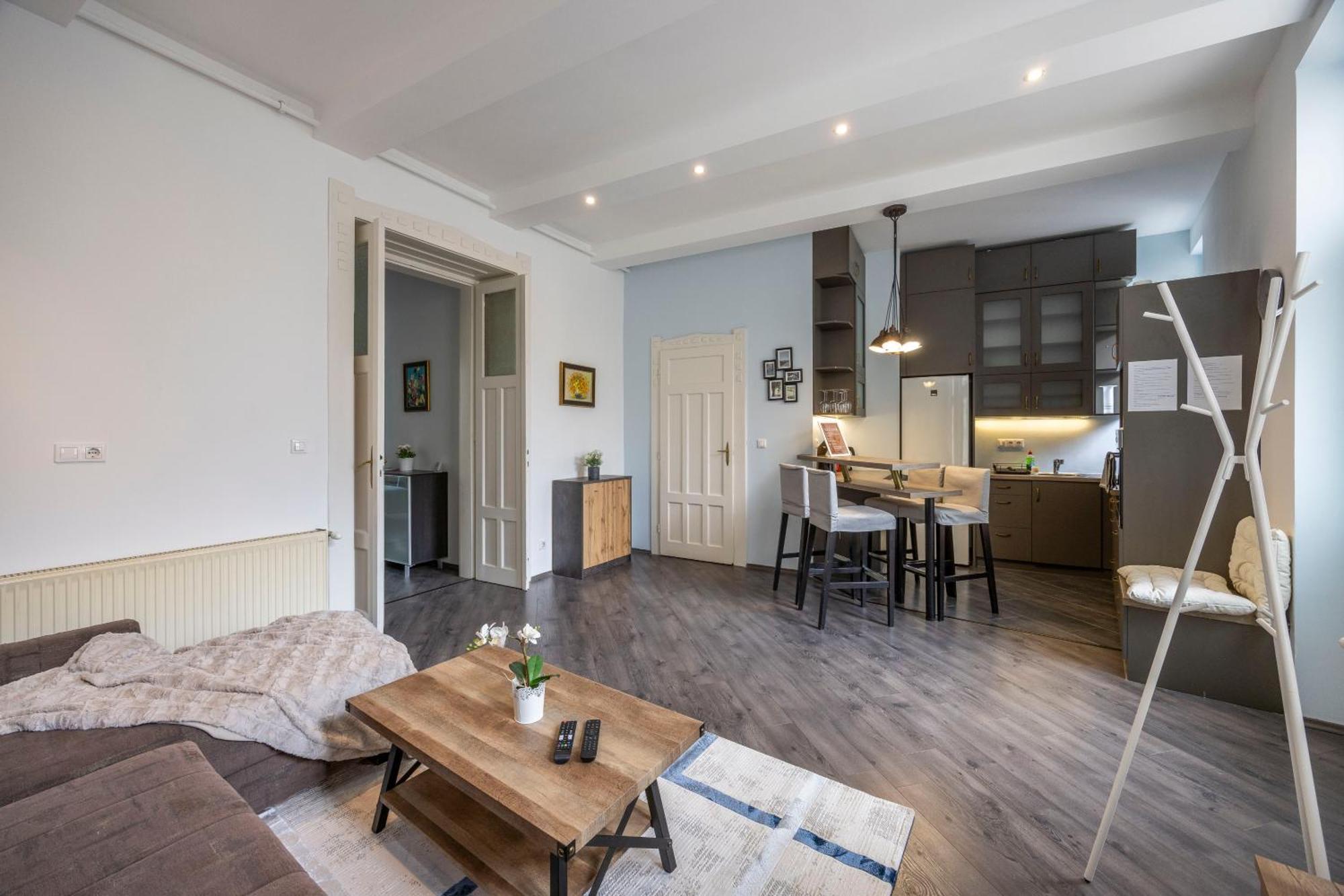Explore Budapest From A Central Cozy Home & Sweet Retreat Екстериор снимка
